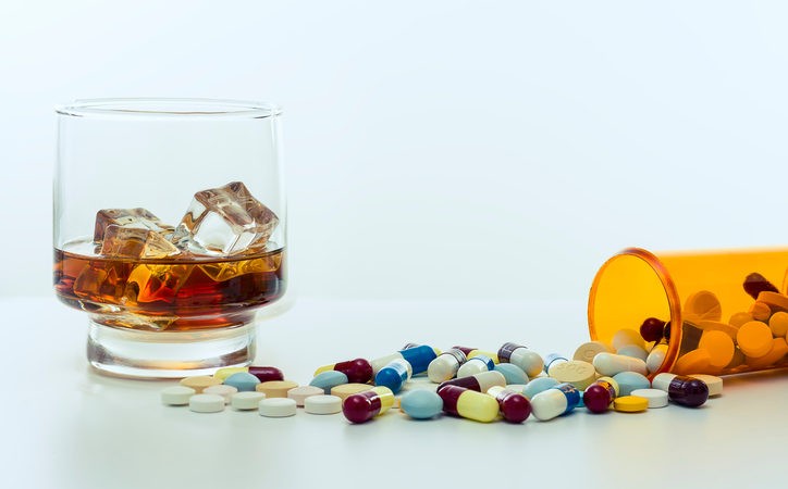 Can You Drink Alcohol with Cephalexin: Exploring Medication Interactions